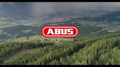 ABUS Logo auf Waldhintergrund mit Regenwolke im Hintergrund