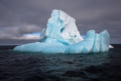 Schwimmender Eisberg