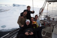 Spitzbergen Gruppenbild mit Florian und Salomon Schulz